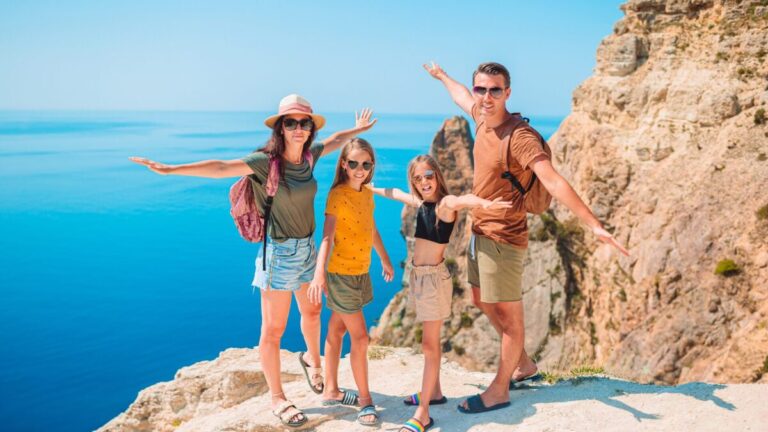 Pachete turistice tematice pentru familii 2025