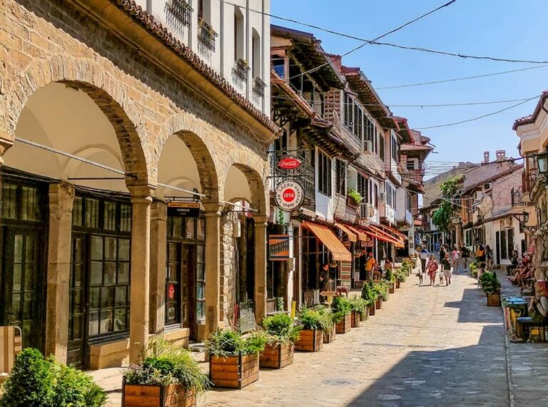 Cum eviți zonele turistice aglomerate în vacanță